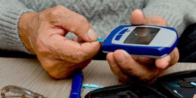 using glucometer to monitor blood sugar levels