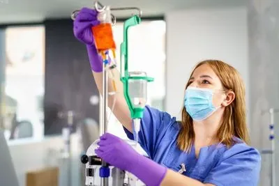 Cancer researchers train white blood cells to attacks tumor cells