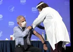 Dr. Anthony Fauci, Director of the National Institute of Allergy and Infectious Diseases, receives the Moderna COVID-19 vaccine at the HHS/NIH COVID-19 Vaccine Kick-Off event at NIH on 12/22/20