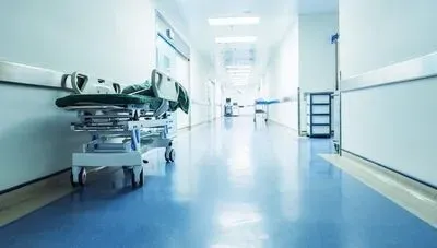 Photograph of an empty hospital bed in a hallway during the covid-19 pandemic