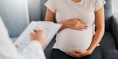 Pregenant woman seeing a health care professional