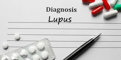 Note pad with some pills and a pen