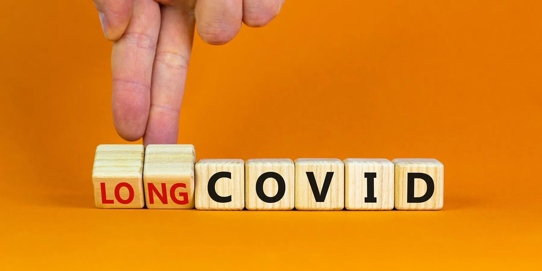 Wooden blocks with the words long covid written on them