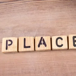 Letter blocks that spell the word "Placebo" on a table