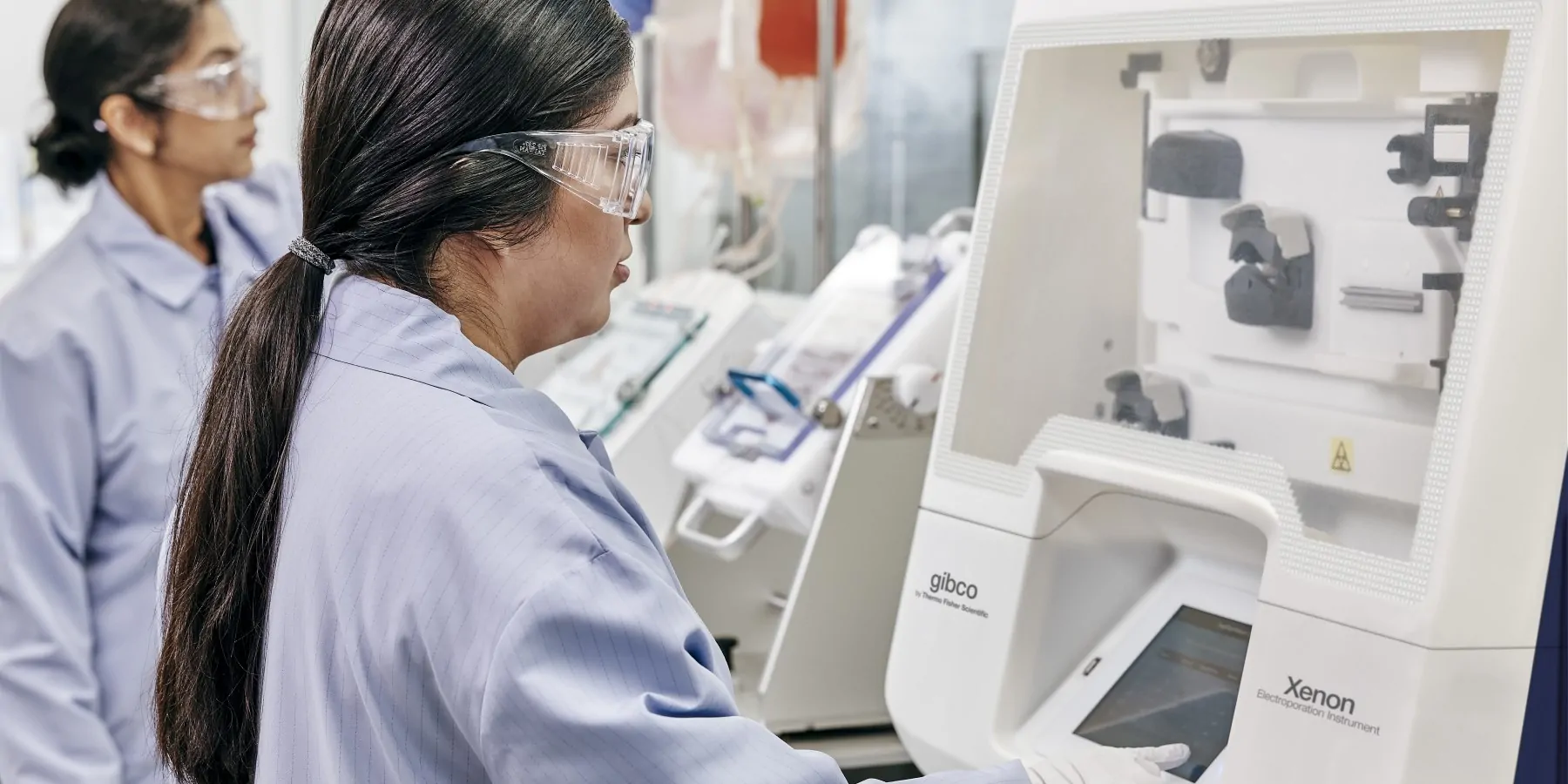 Women researcher working in a lab with the Gibco CTS Xenon