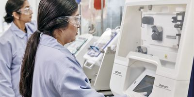 Women researcher working in a lab with the Gibco CTS Xenon