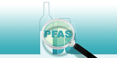 Graphic illustration of per- and poly-fluoroalkyl substances in bottled drinking water examined with a magnifying glass.
