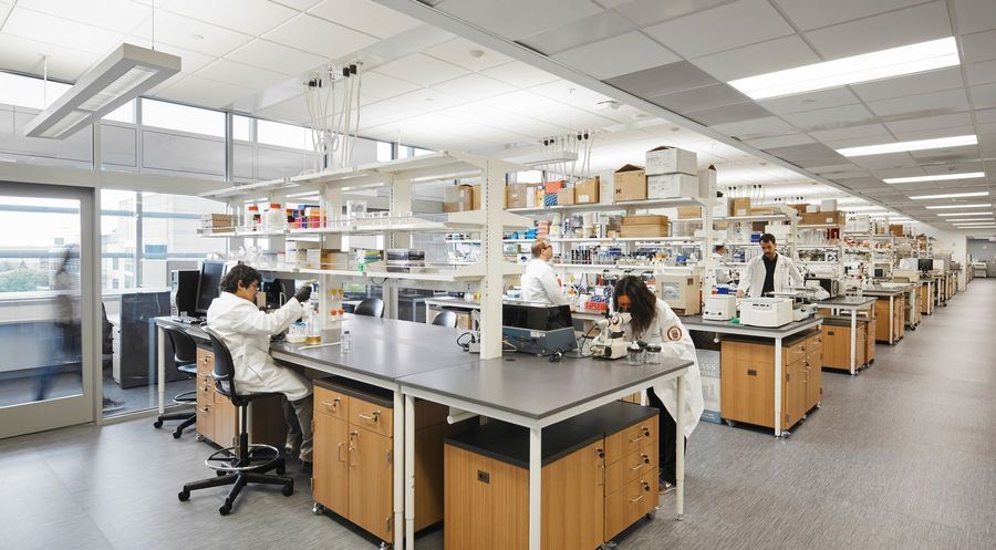Open laboratory at Loyola Medical Center (CTRB), Maywood, Illinois