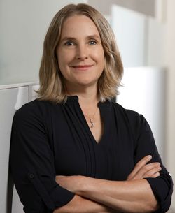 Photo portrait of Pamela James