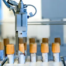 Automated system handling sample vials for mass spectrometry