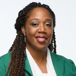 Photo portrait of Stephanie Whitehead