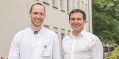 Photo portrait of Dr. Simon Fietz, assistant doctor at the Clinic for Dermatooncology & Phlebology at the UKB's Centre for Skin Diseases, and PD Dr. Dimo Dietrich, scientist at the Clinic and Polyclinic for Otorhinolaryngology at the UKB.