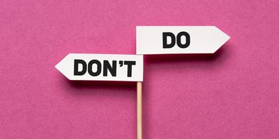 An illustration showing one sign that says ‘don’t’ pointing to the left, and one sign that says ‘do’ pointing to the right on a pink background.