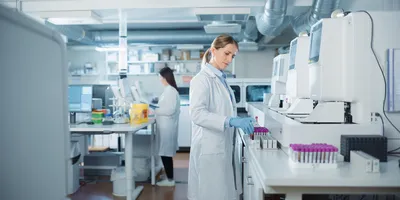 MRD testing helps clinicians track a patient's risk of cancer recurrence by detecting small traces of circulating tumor DNA (ctDNA) in a patient's bloodstream following treatment.